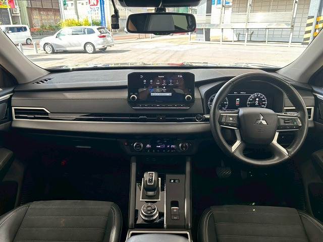 三菱 アウトランダー