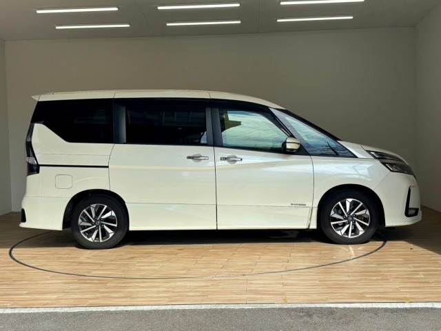 日産 セレナ