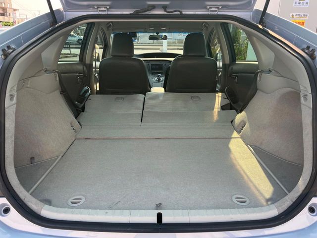 トヨタ プリウス