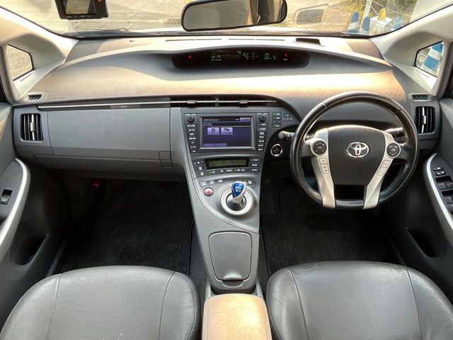 トヨタ プリウス