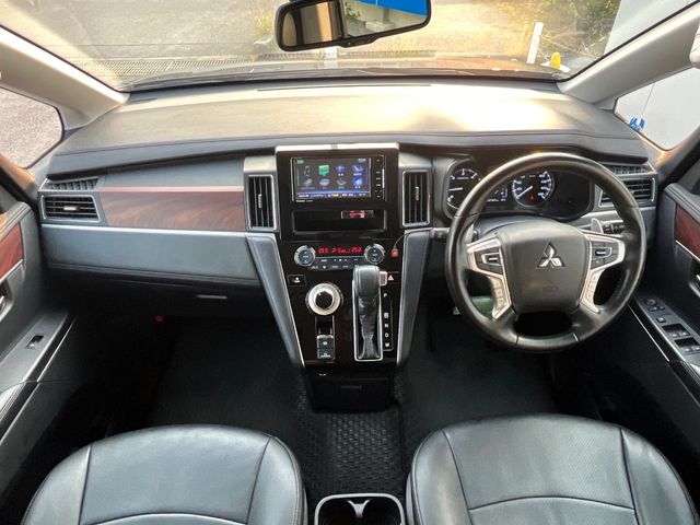 三菱 デリカD：5