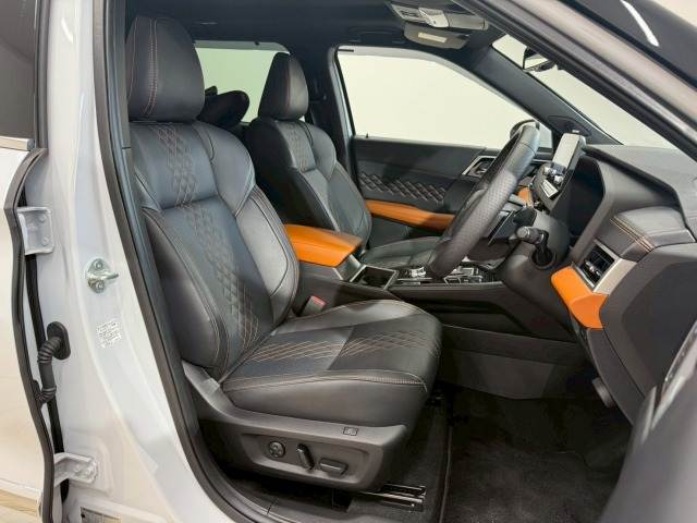 三菱 アウトランダー