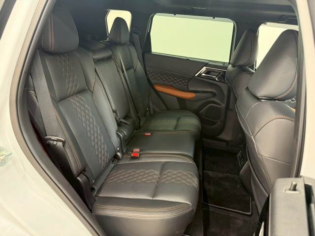 三菱 アウトランダー