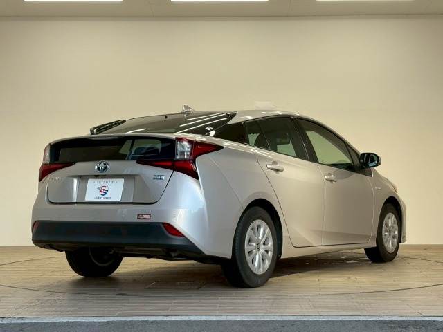 トヨタ プリウス