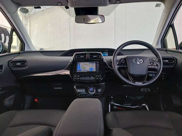 トヨタ プリウス