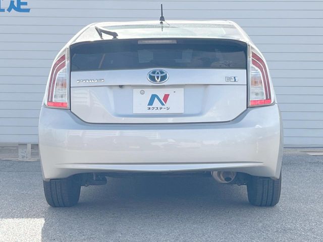 トヨタ プリウス