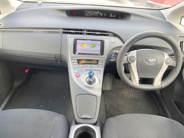 トヨタ プリウス