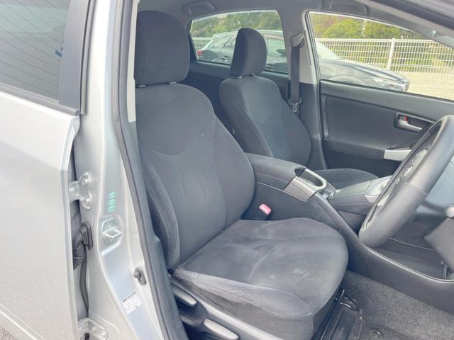 トヨタ プリウス