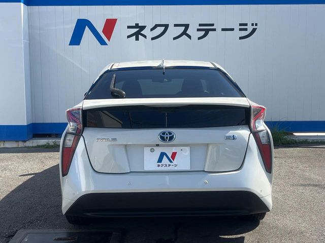 トヨタ プリウス