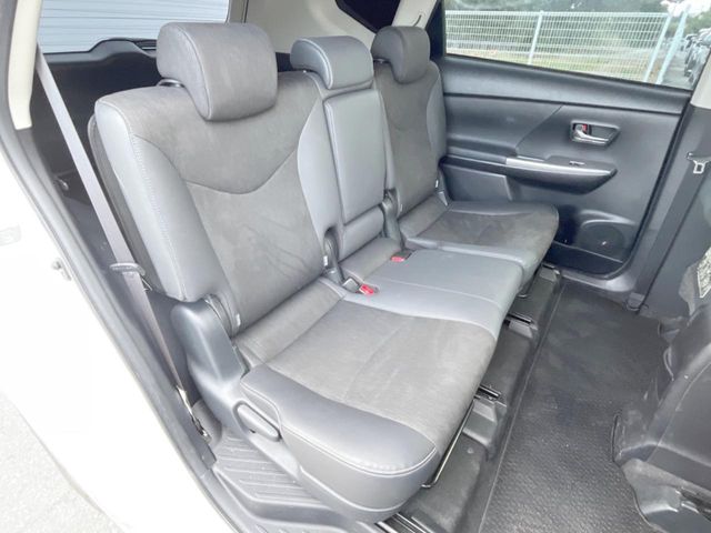 トヨタ プリウスα