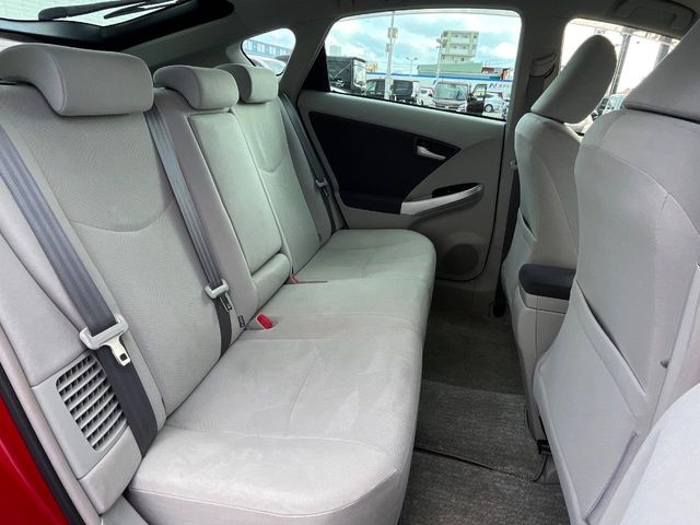 トヨタ プリウス