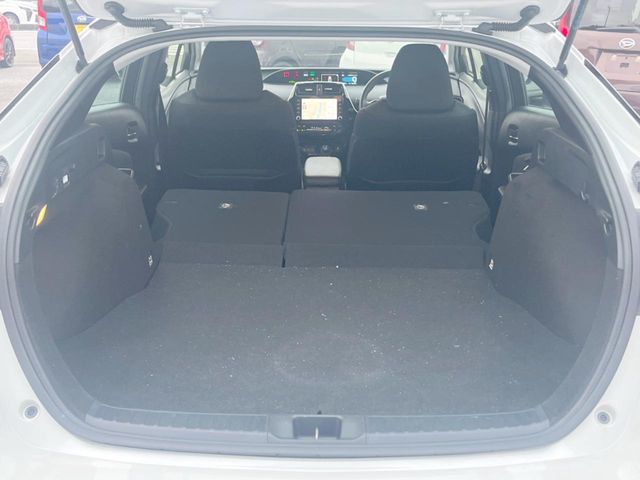 トヨタ プリウス