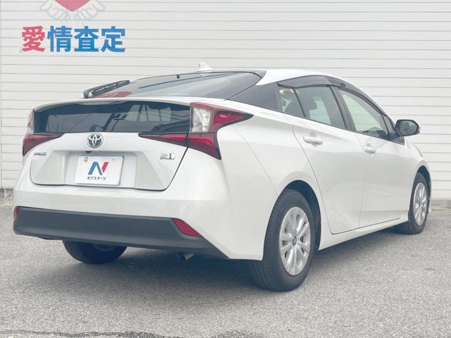 トヨタ プリウス