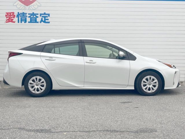 トヨタ プリウス