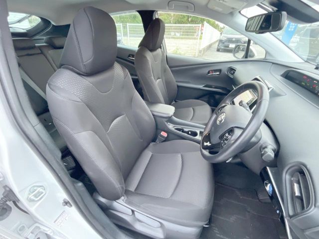 トヨタ プリウス