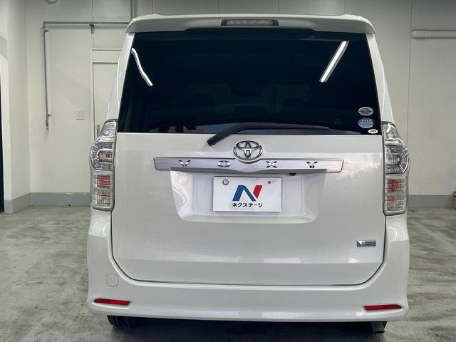 トヨタ ヴォクシー