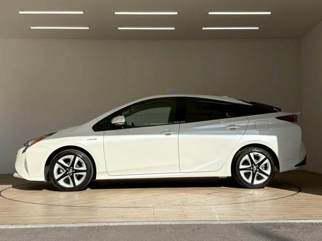 トヨタ プリウス