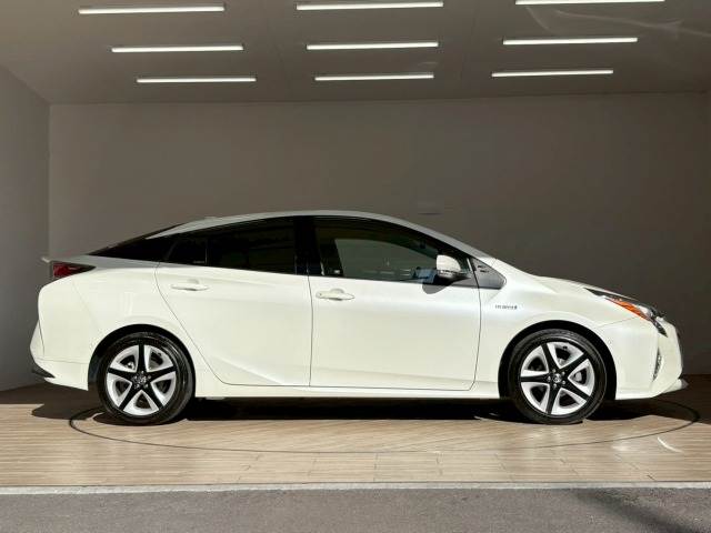 トヨタ プリウス