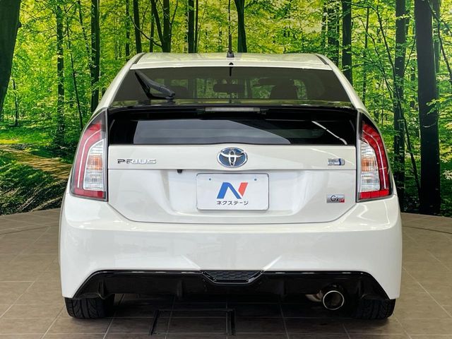 トヨタ プリウス