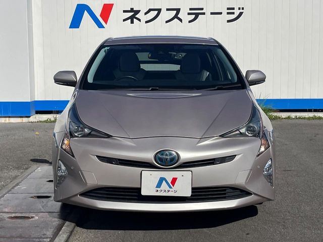 トヨタ プリウス