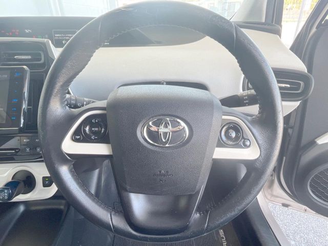 トヨタ プリウス