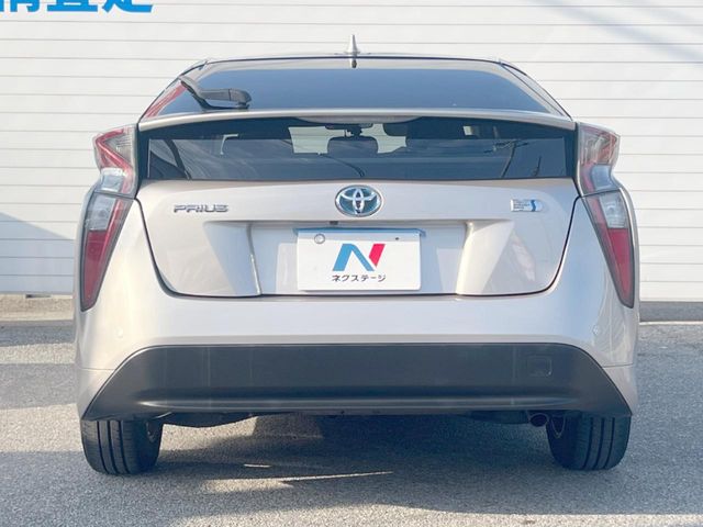 トヨタ プリウス