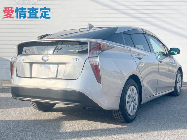 トヨタ プリウス