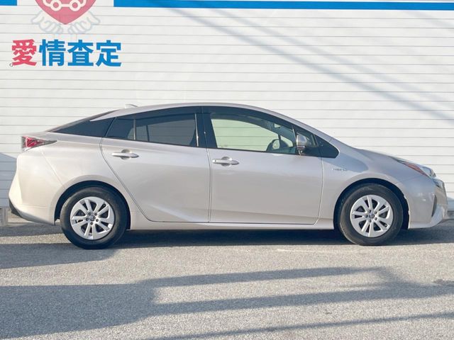 トヨタ プリウス