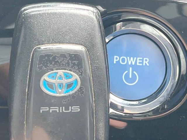 トヨタ プリウス