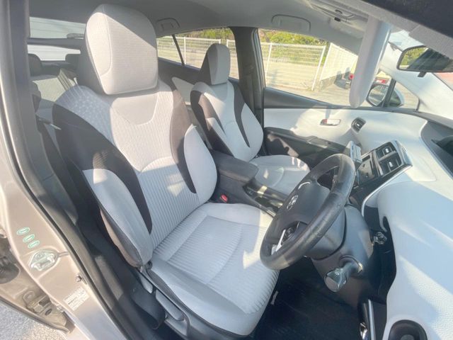 トヨタ プリウス