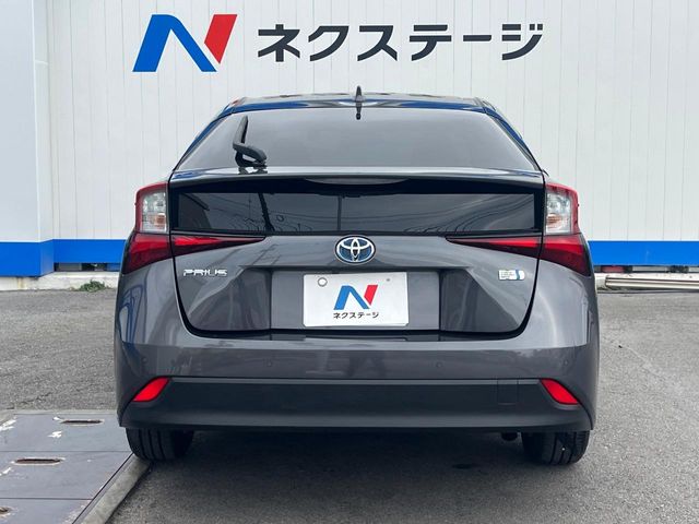 トヨタ プリウス