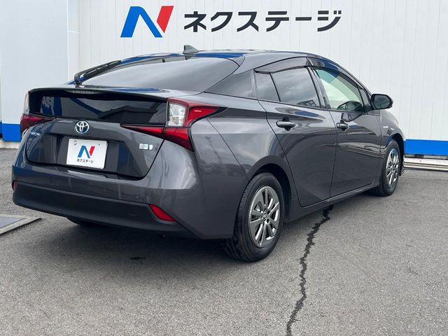 トヨタ プリウス