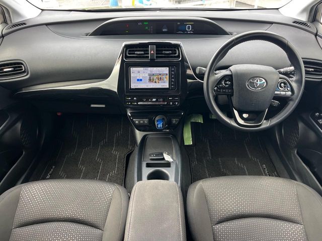 トヨタ プリウス