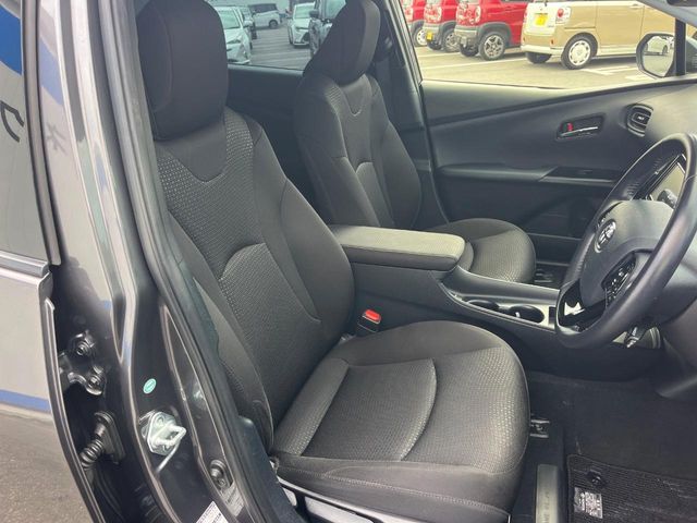 トヨタ プリウス