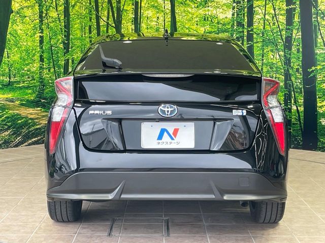 トヨタ プリウス