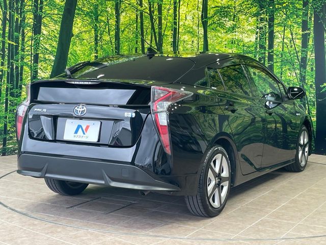 トヨタ プリウス