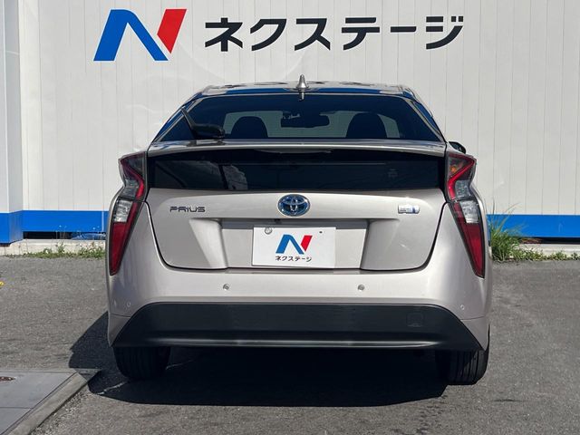 トヨタ プリウス