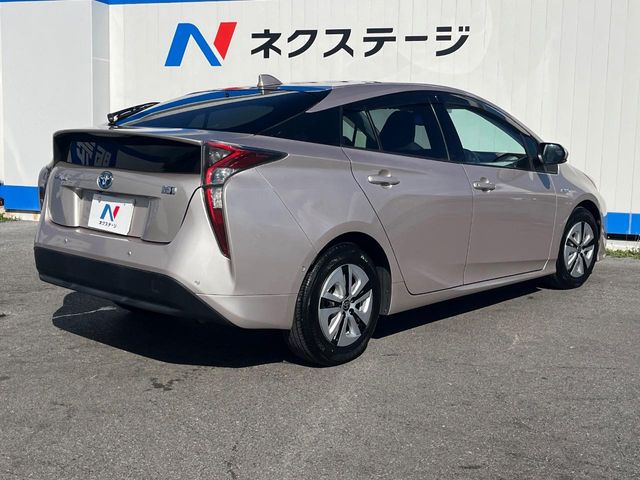 トヨタ プリウス