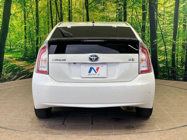 トヨタ プリウス