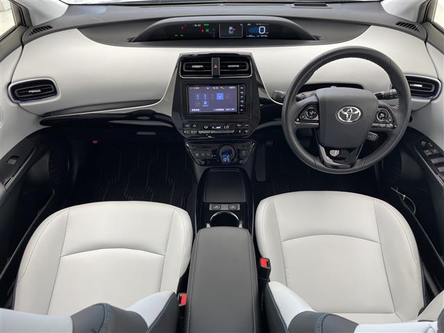 トヨタ プリウス