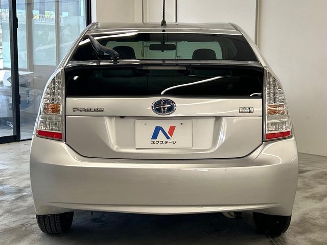 トヨタ プリウス