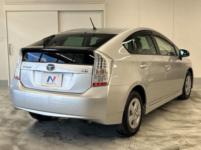 トヨタ プリウス