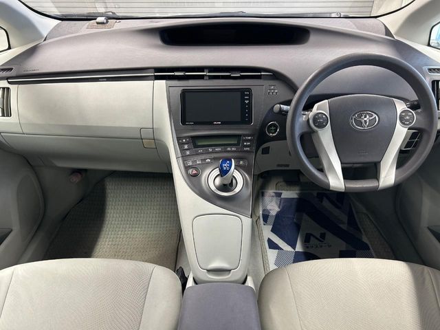 トヨタ プリウス