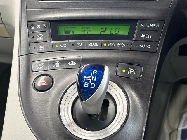 トヨタ プリウス