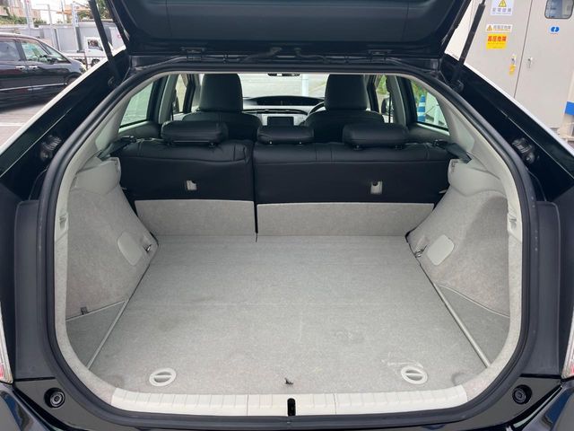 トヨタ プリウス