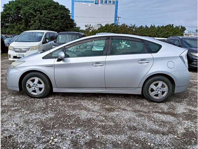 トヨタ プリウス