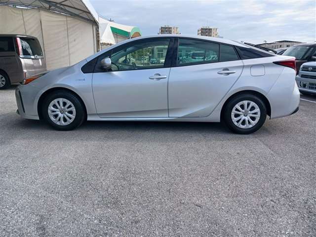 トヨタ プリウス