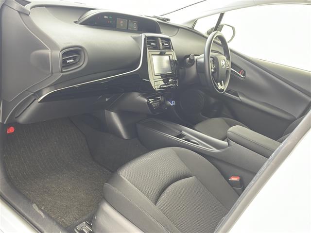 トヨタ プリウス