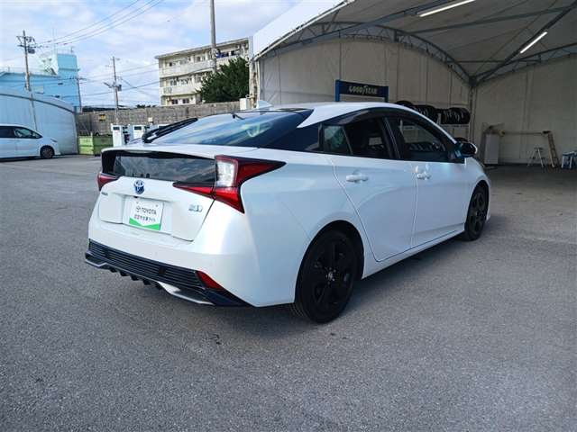 トヨタ プリウス