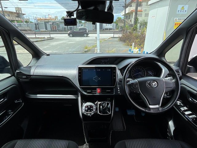 トヨタ ヴォクシー